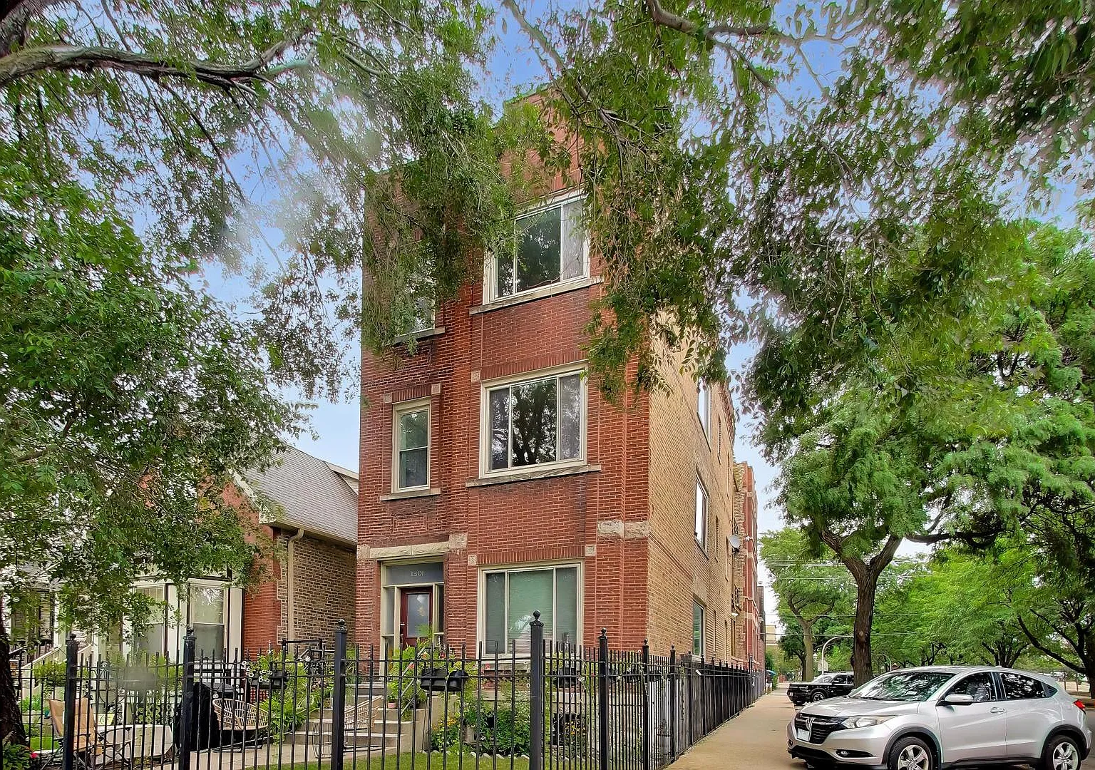 3 bed, 2022 sqft, $4,000 — Photo 1