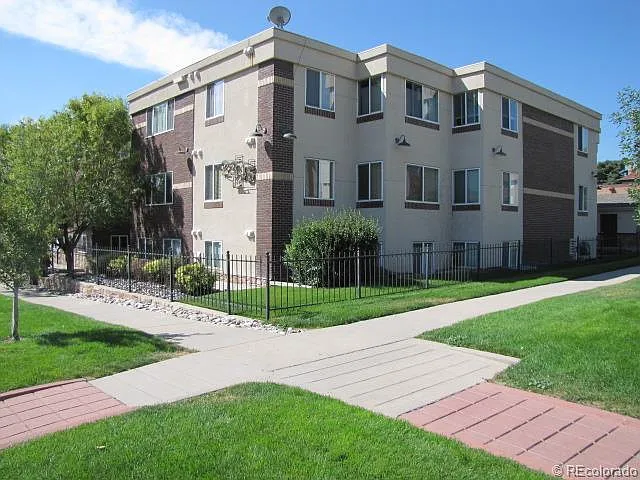 2345 N Clay St #203 — Photo 23