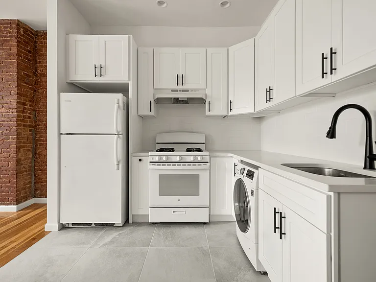656 Dean St #2 — Photo 3