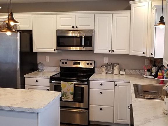 4th image of 230 N Park Dr