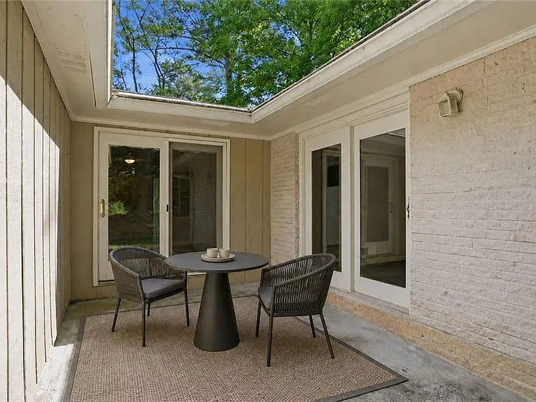 2209 Cherring Ln — Photo 15