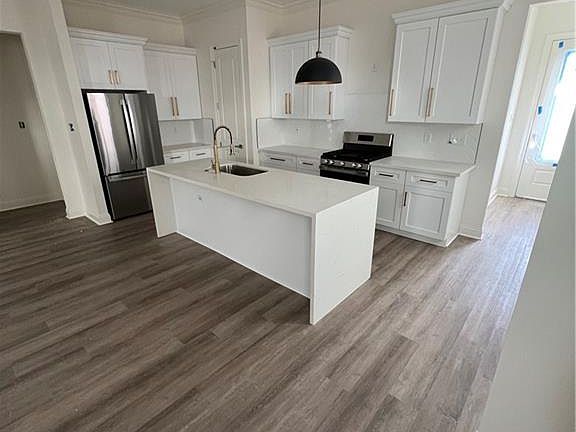 2nd image of 720 West Dr