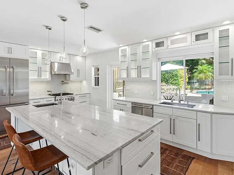 141 Giralda Blvd NE — Photo 3