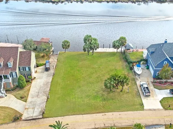 1068 Peninsula Dr, Slidell, LA 70460