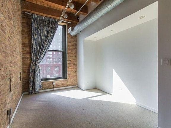4th image of 300 W Grand Ave APT 306