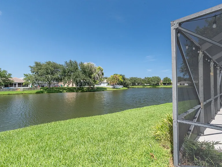 2081 Brookshire Cir — Photo 41