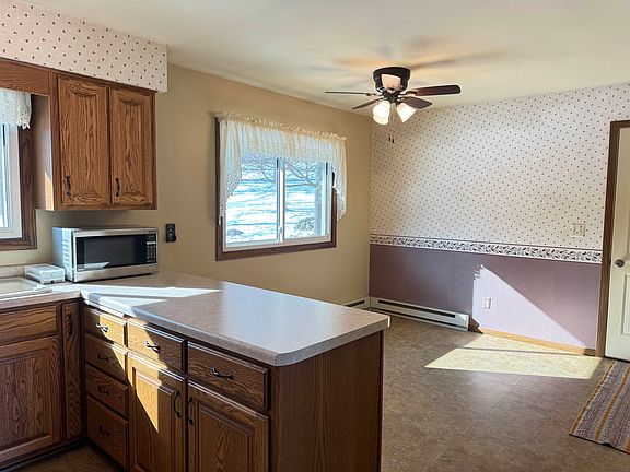 4th image of 694 Leighton Rd