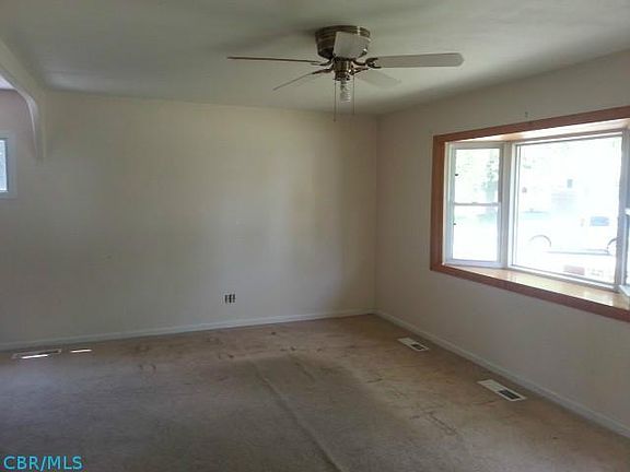 5th image of 50 Richards Dr