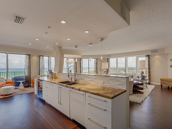 2nd image of 700 Ocean Royale Way #Ph 5