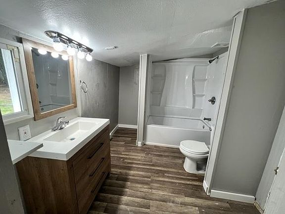 4th image of 8049 Yelm Hwy SE