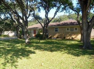 1136 Pine Ave, Rockport, TX 78382