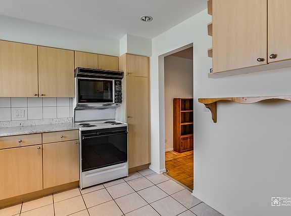 5th image of 8230 Elmwood St #206