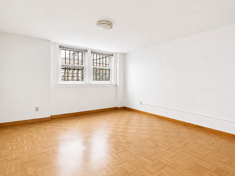 125 E 38th St #1 — Photo 2