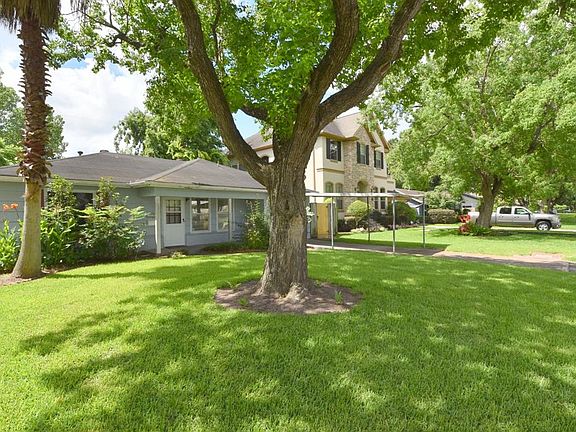 2nd image of 5507 Aspen St