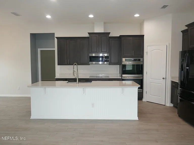 375 Great Lakes Ct — Photo 11