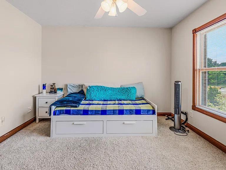 725 Greystone Ct — Photo 38