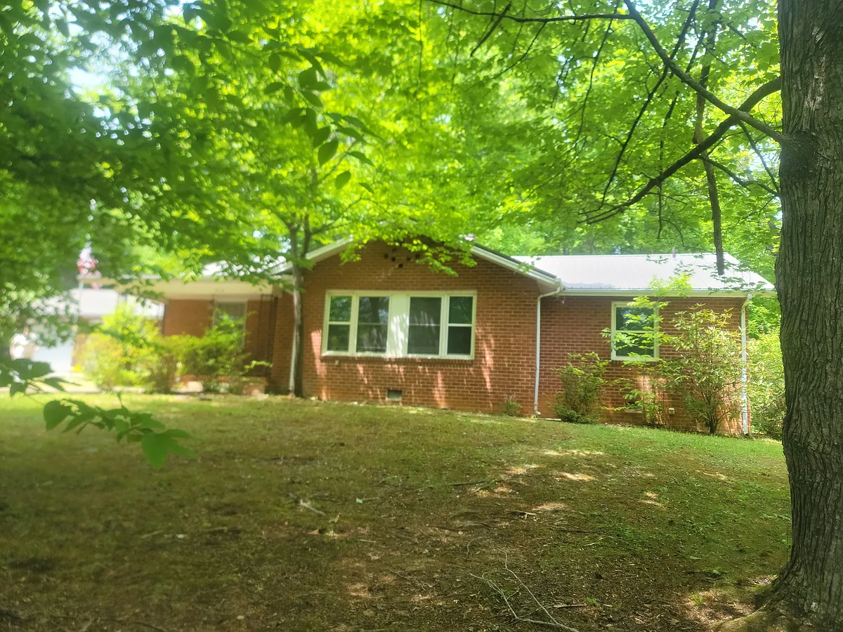 Front of house - 810 Cherokee Rd