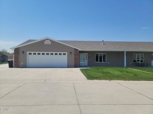 88 Ogden Ln, Bismarck, ND 58504