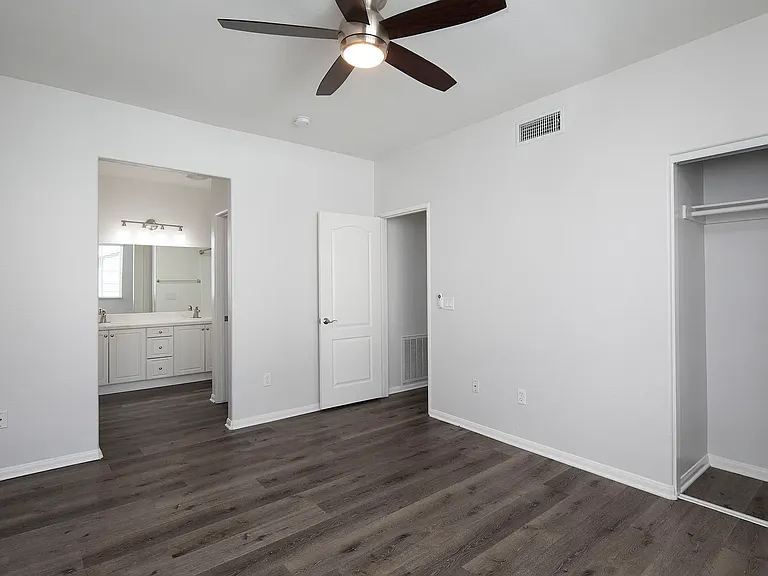 Creek View Condominiums — Photo 40
