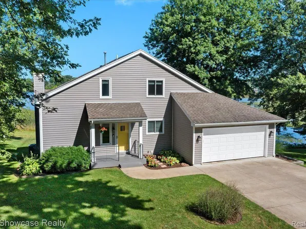 5930 Amadore St, Commerce Township, MI 48382