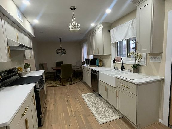 3rd image of 35 Concord Rd
