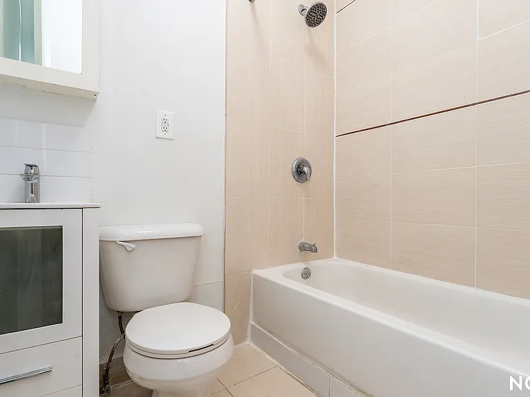 88 Menahan St #3D — Photo 15