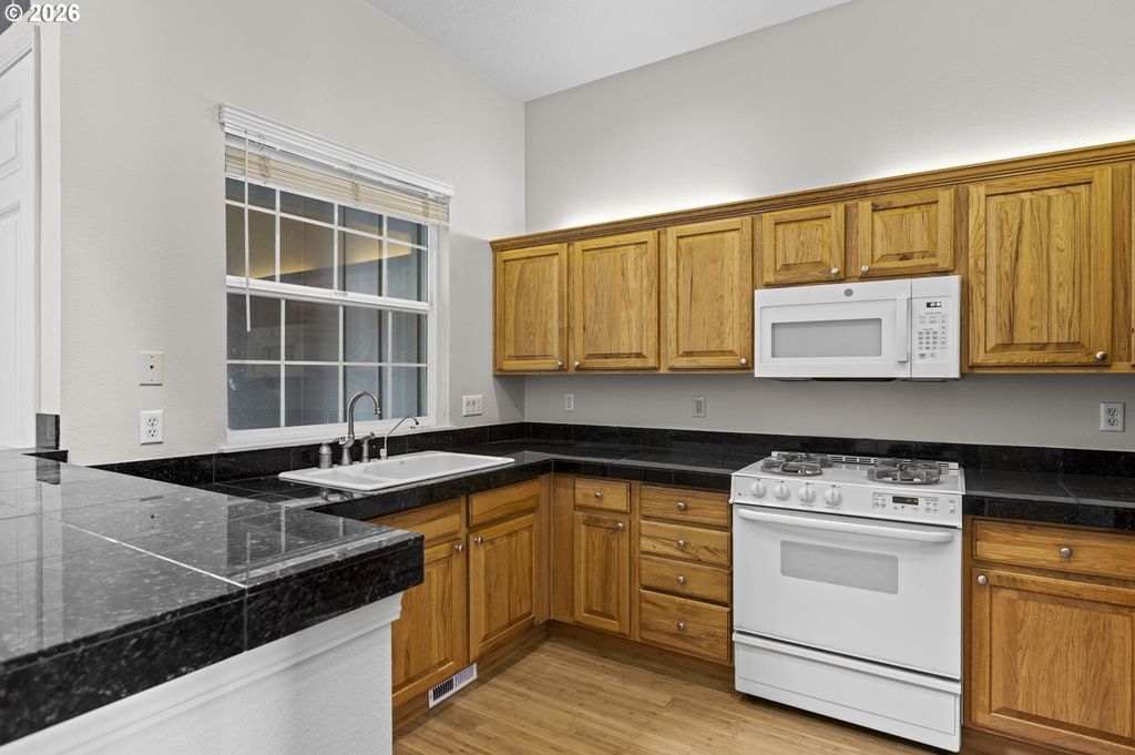 6443 NE Brighton St, Hillsboro, OR - More