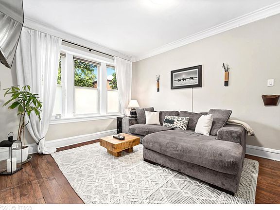 4th image of 1253 W Leland Ave #1