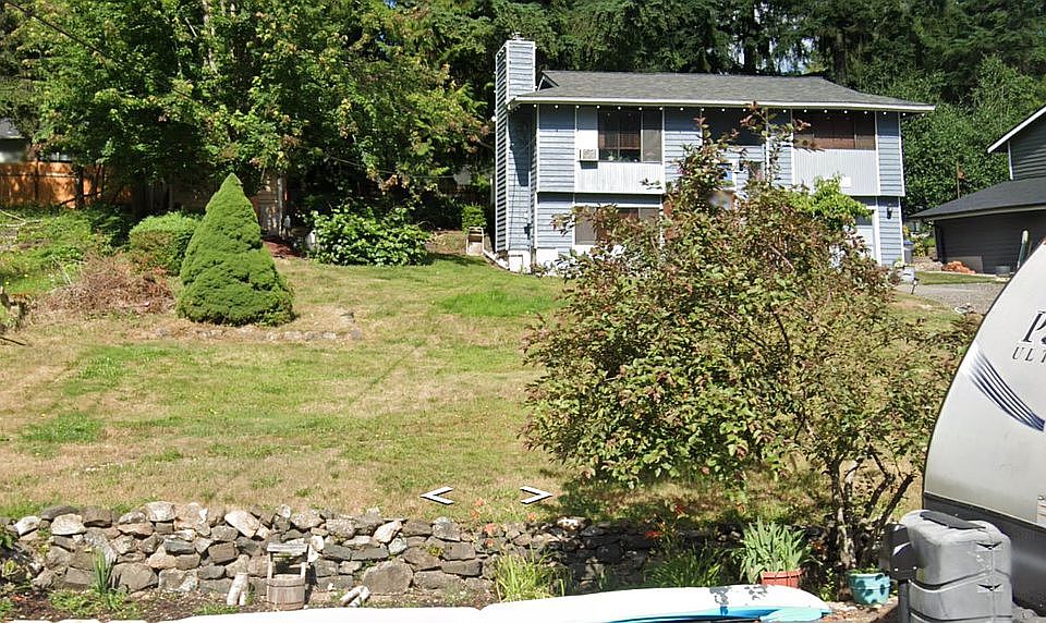 2nd image of 13800 Chinook Cir NW