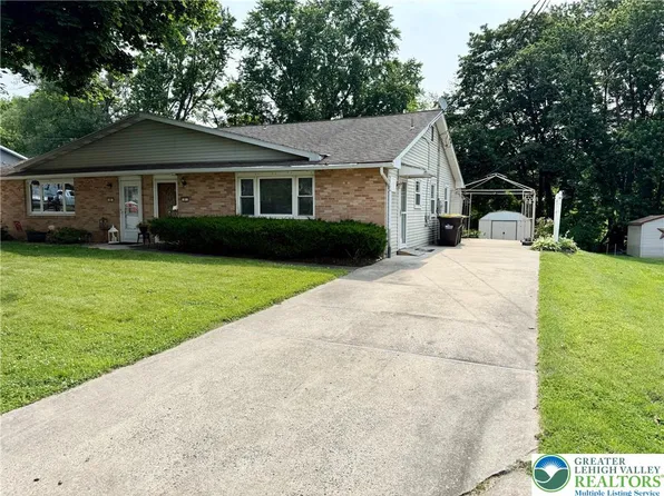 84 Birchwood Dr, Nazareth, PA 18064