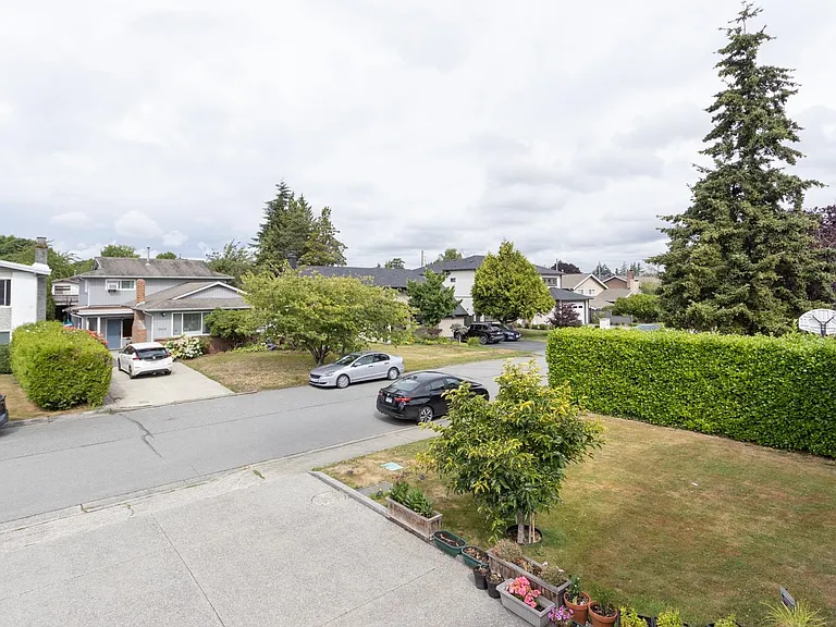 10620 Seaham Cres — Photo 15