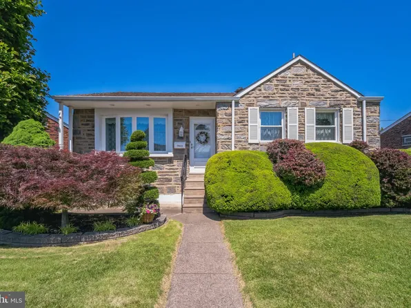 7812 Farnsworth St, Philadelphia, PA 19152
