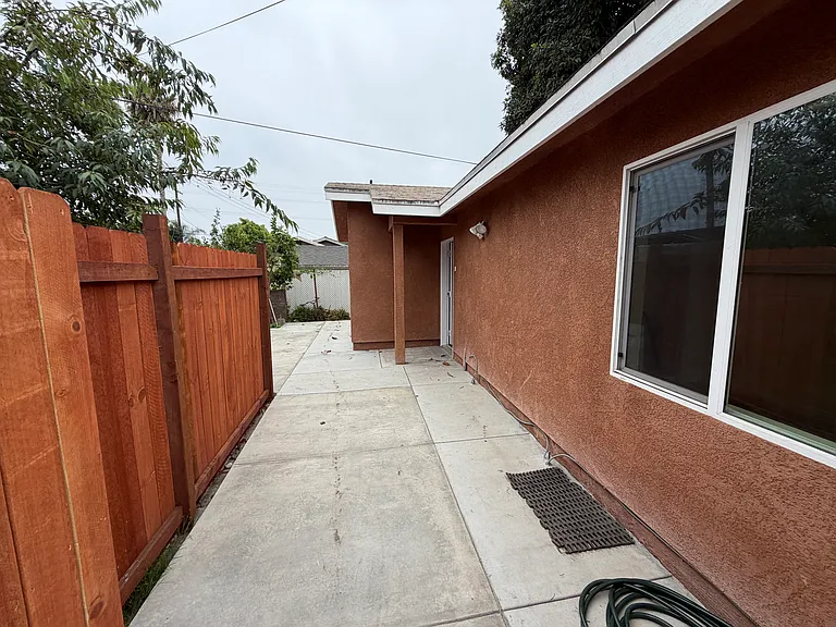 2134 E Shauer St — Photo 3