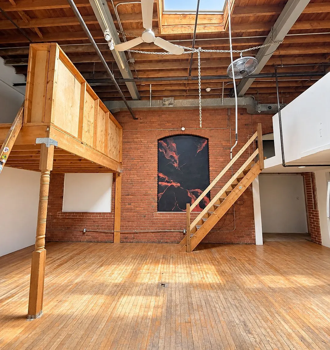 227 Sterling Rd E — Photo 4