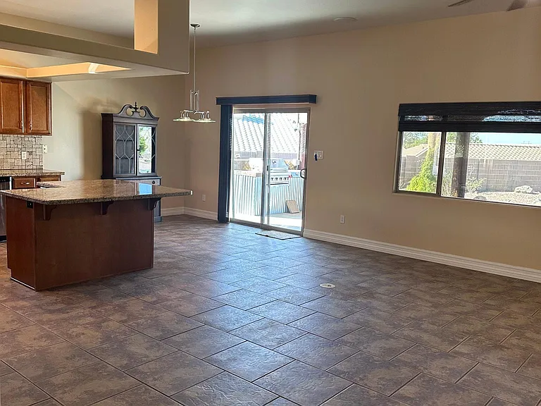 11801 E Eclipse Ct — Photo 2