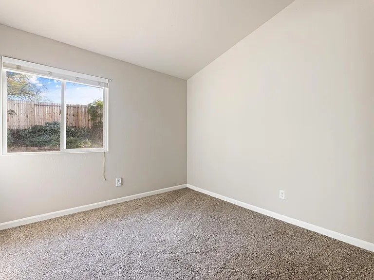 4866 Canfield Cir — Photo 20