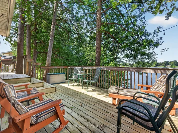 1006 Rocky Shore Ln, South Frontenac, ON K0H 1W0