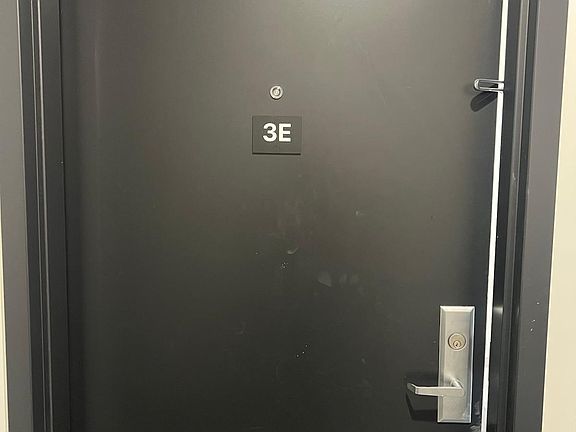 4th image of 1143 Hoe Ave #3E