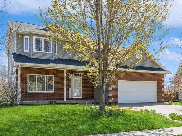 1033 Chamberlain Dr, Iowa City, IA 52240