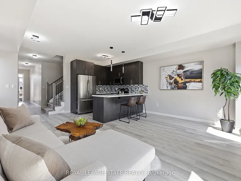 37 Delena Ave S — Photo 10