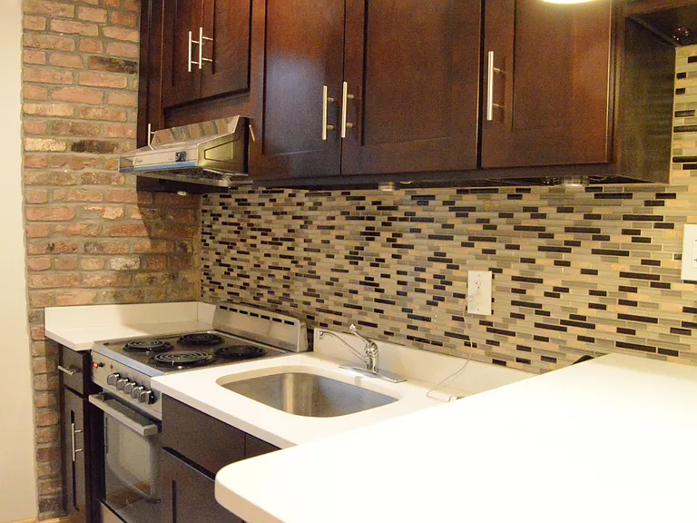 202 Mott St #9 — Photo 2