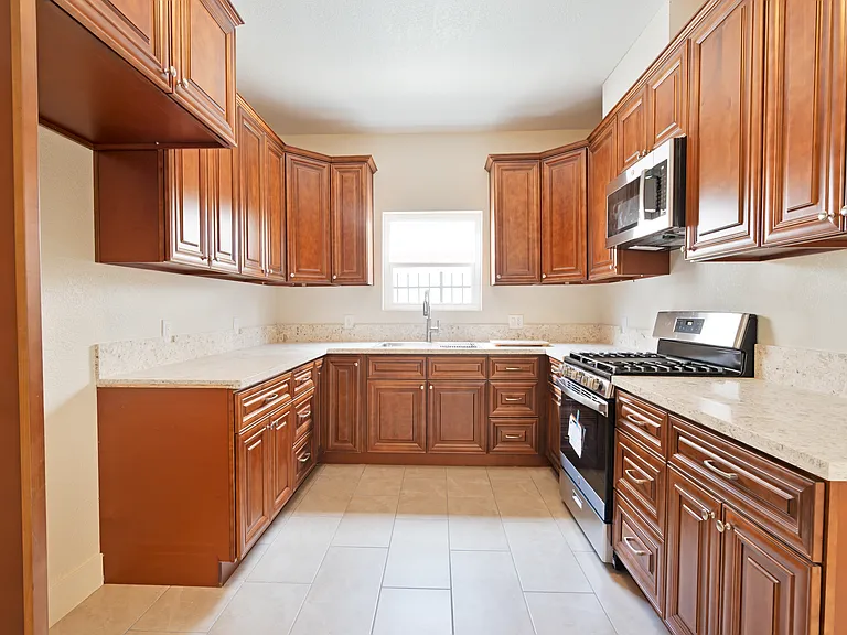 2214 Thomas St — Photo 18