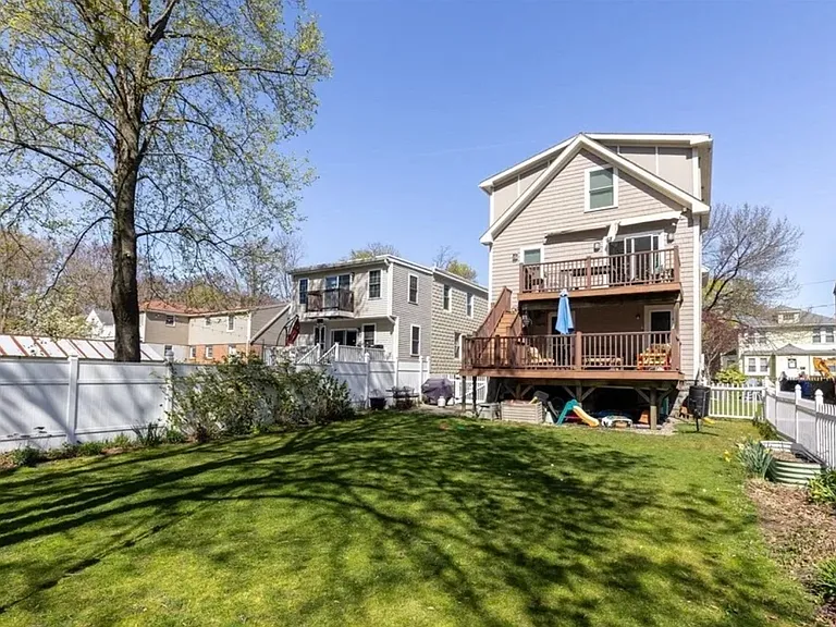 Fairmont St — Photo 13