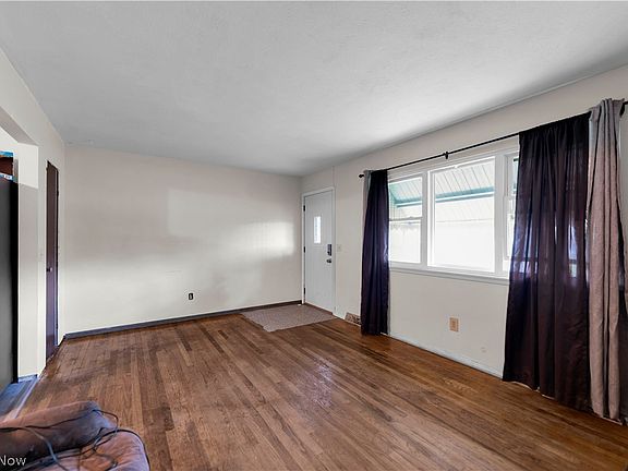 4th image of 567 Walnut St