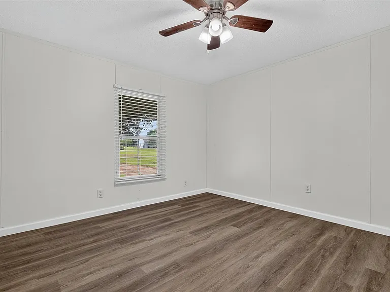 1955 Lauren Ln — Photo 23