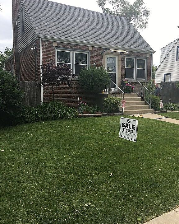1st image of 10456 S Sawyer Ave