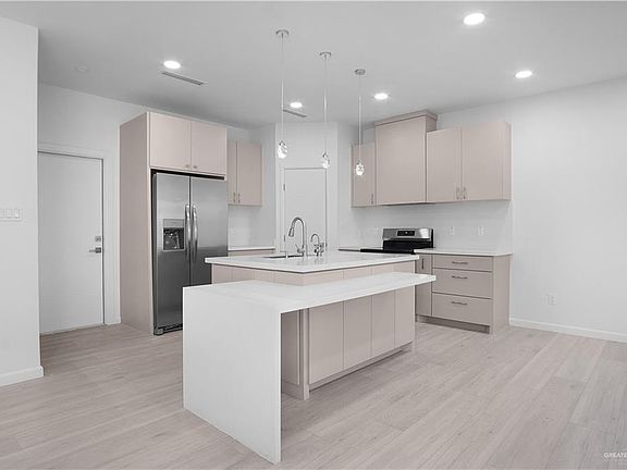 5th image of 2711 Harmony St