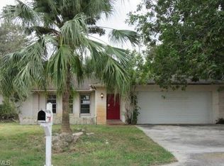 390 Country Club Ln, Naples, FL 34110
