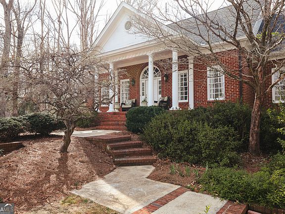 3rd image of 1450 Spartan Ln