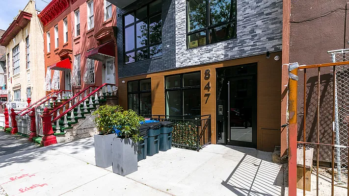 Rented by Nooklyn NYC LLC | media 18